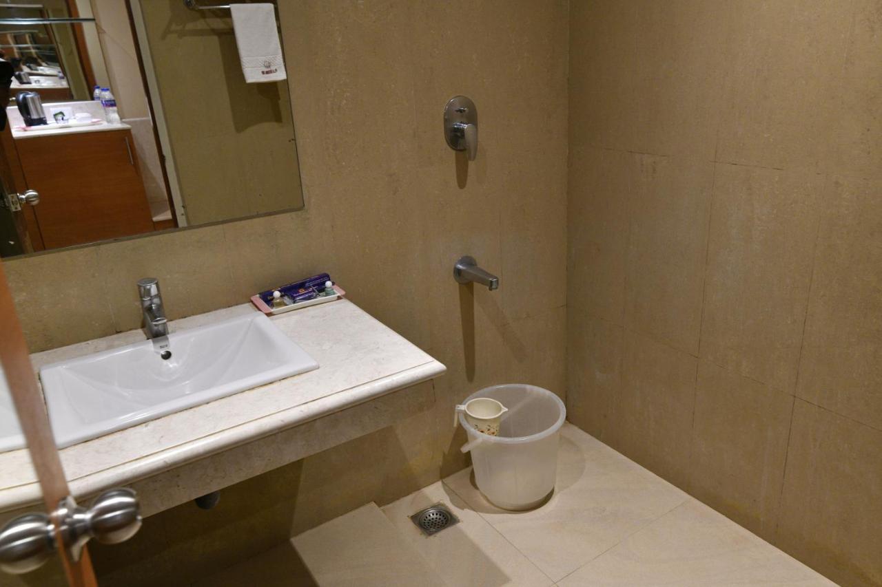 Pla Krishna Inn Tiruchirappalli Dış mekan fotoğraf