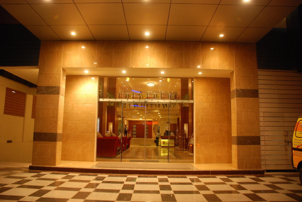 Pla Krishna Inn Tiruchirappalli Dış mekan fotoğraf
