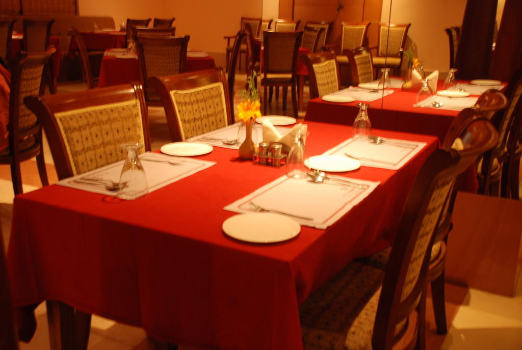 Pla Krishna Inn Tiruchirappalli Dış mekan fotoğraf